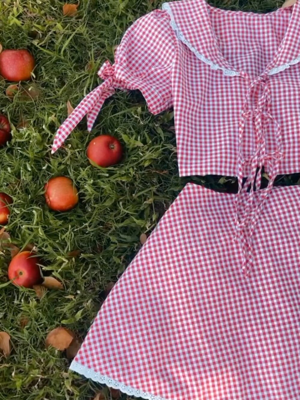 Bonne Chance Collections Apple Picking 2 Piece Set - plus 1x